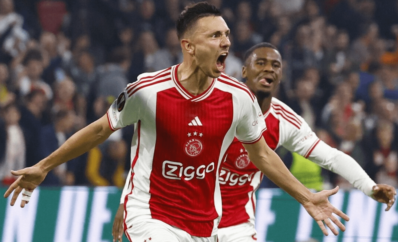 阿贾克斯在欧国联比赛中大胜马赛