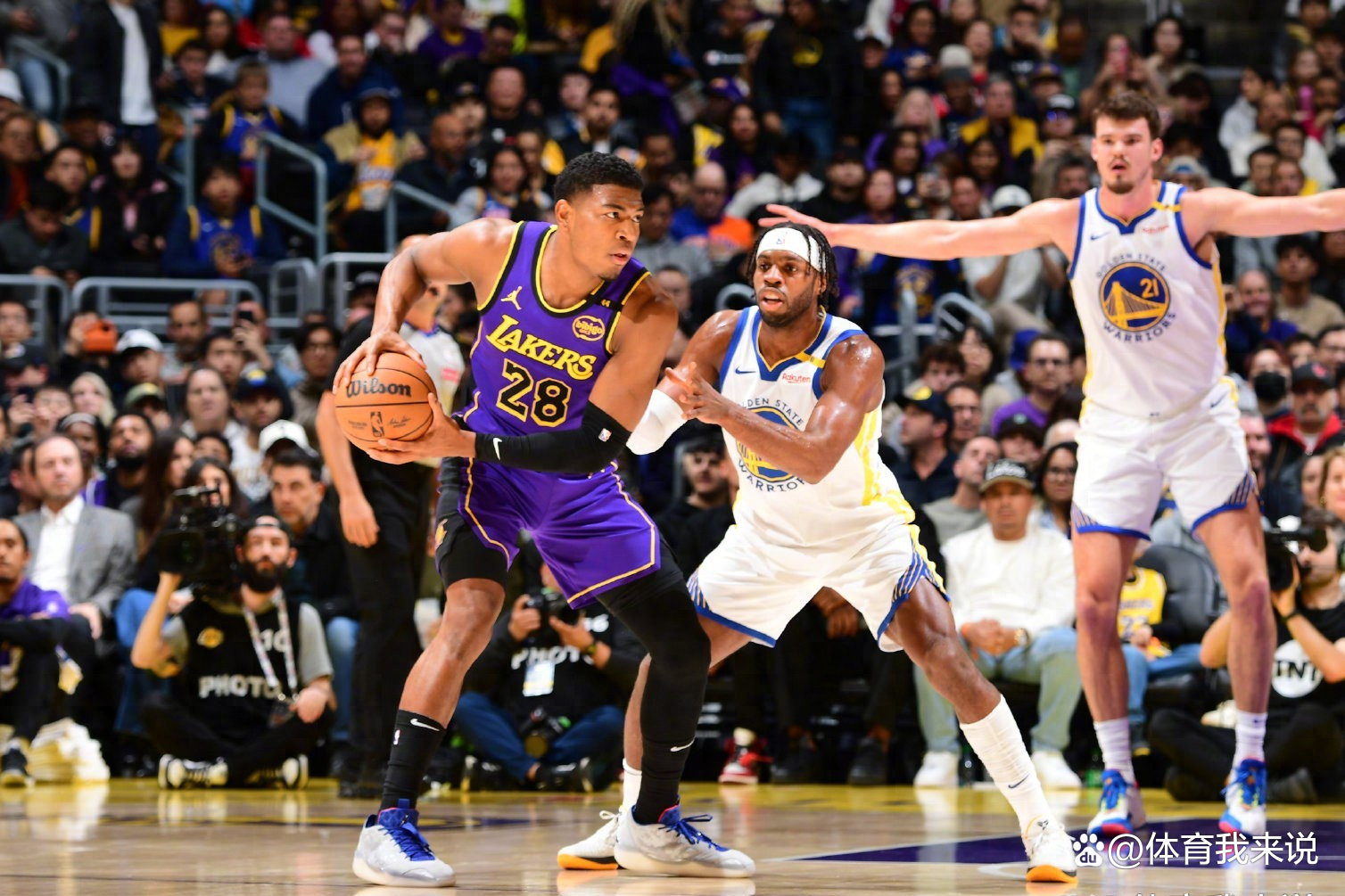 詹姆斯险胜湖人，官方宣布新规关键表现点燃全场！