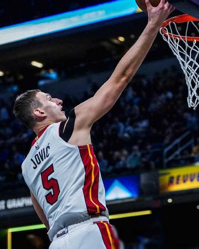 步行者陷入低谷，助攻爆棚连败，巴特勒球队命运悬念！的简单介绍