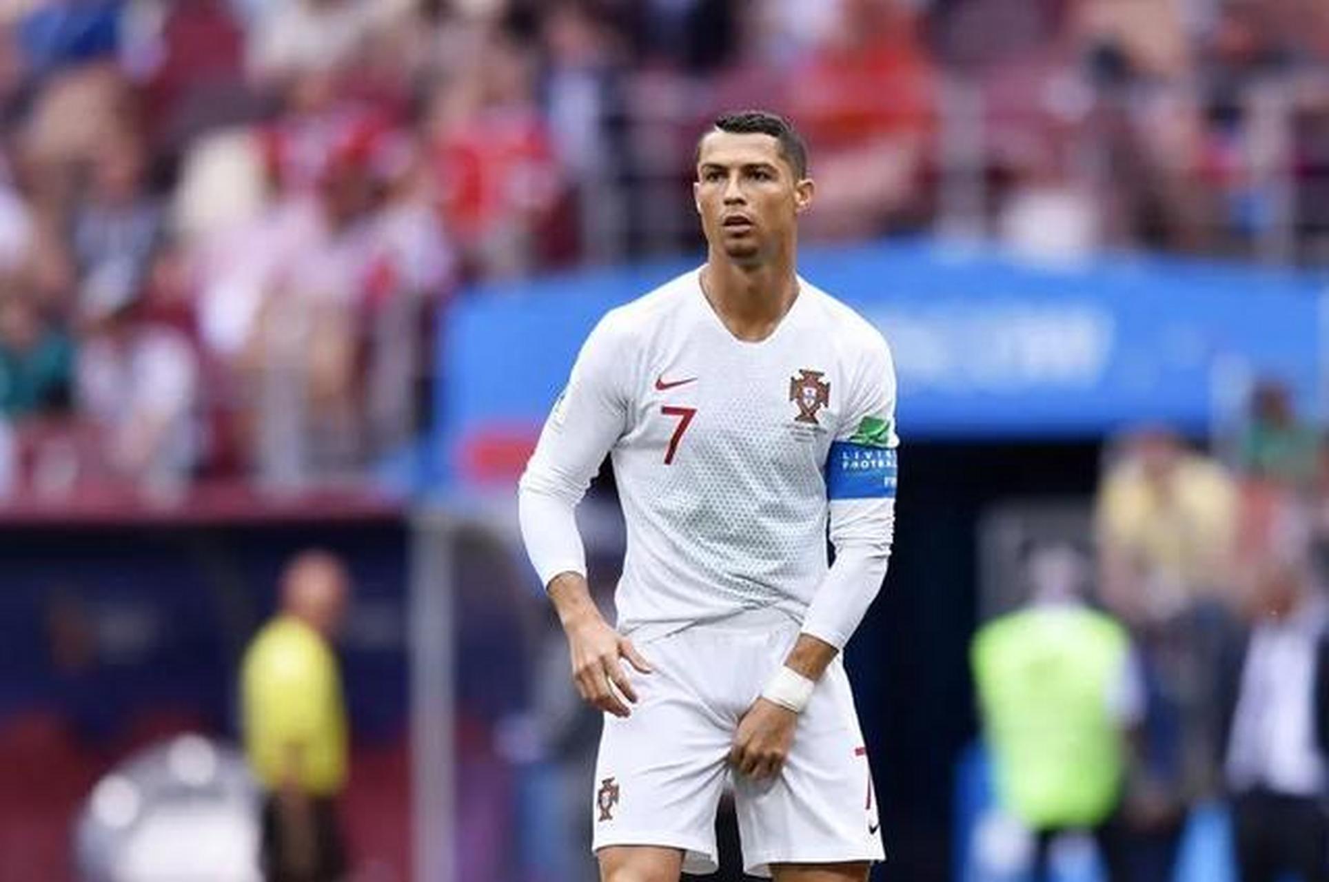 C罗在C9比赛中势不可挡，出色防守引发热议！的简单介绍