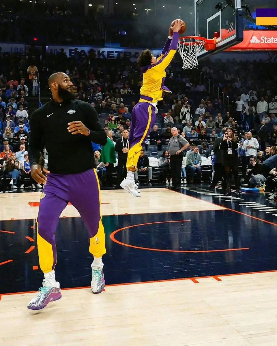 Doinb连续十场比赛得分超过比赛局势复杂,湖人不断突破!的简单介绍